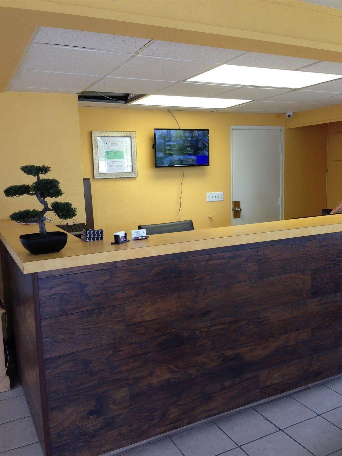 Lakeview Motel 2*